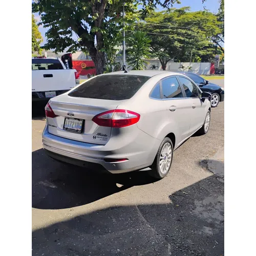 Ford Fiesta Titanium 2017 Plateado Maracay