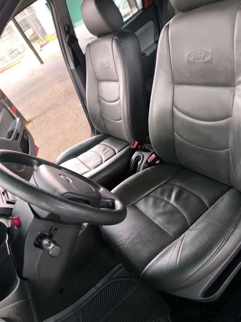 Ford Fiesta Max 2009 Rojo