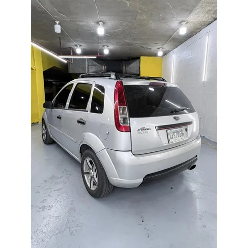Ford Fiesta 2008 Plateado Caracas