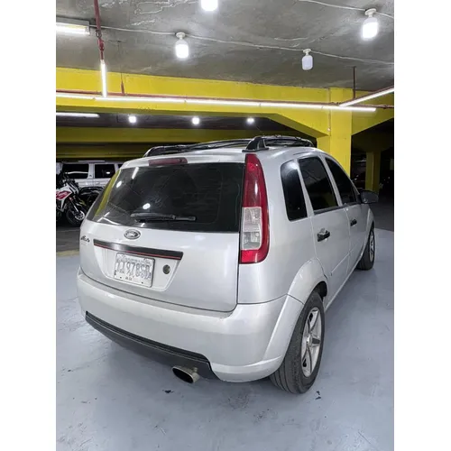 Ford Fiesta 2008 Plateado Caracas