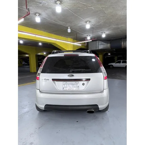 Ford Fiesta 2008 Plateado Caracas