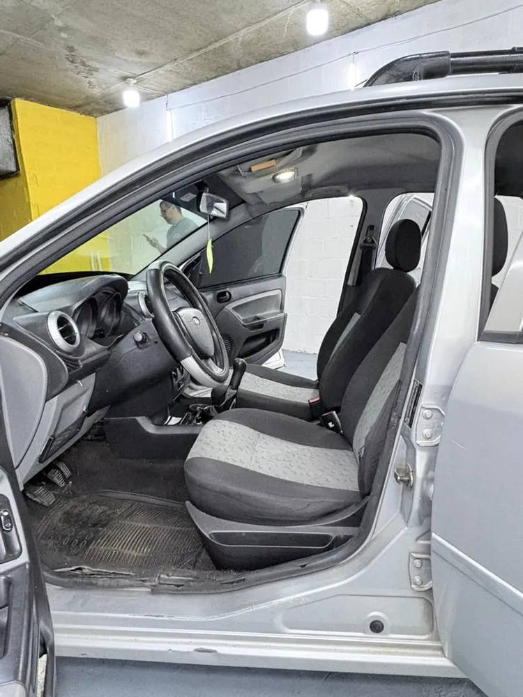 Ford Fiesta 2008 Plateado Caracas