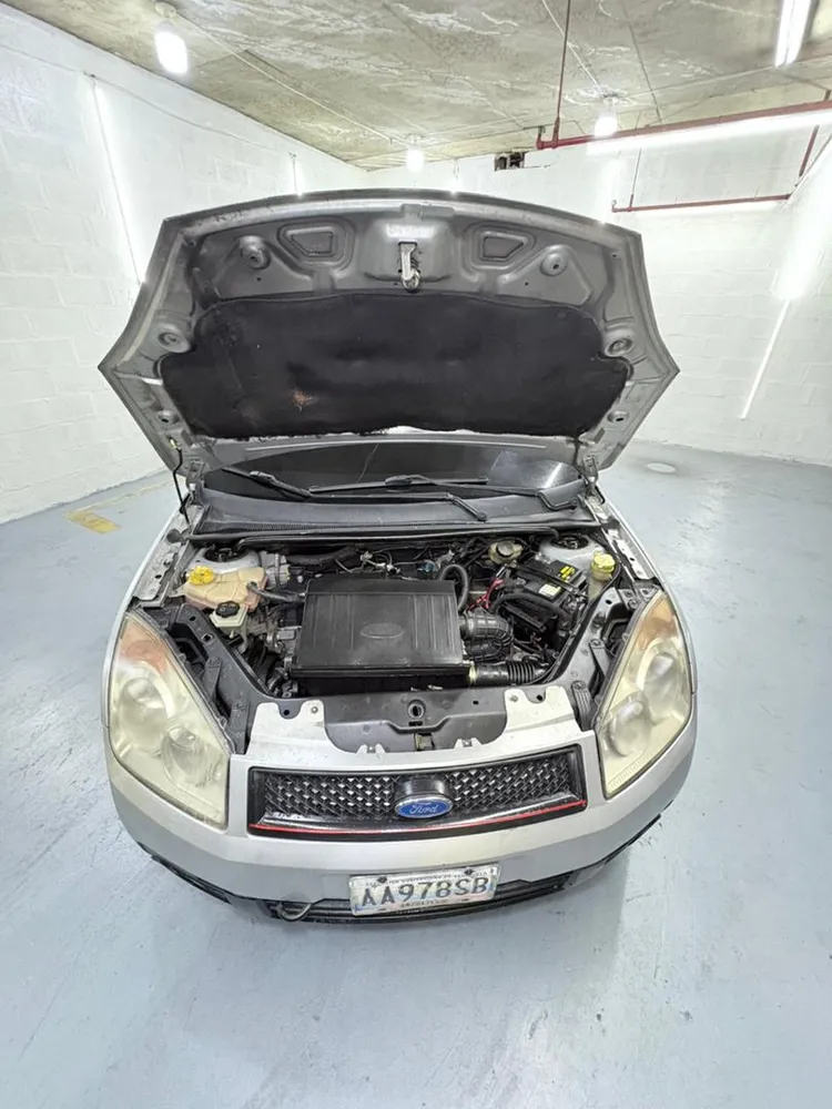 Ford Fiesta 2008 Plateado Caracas