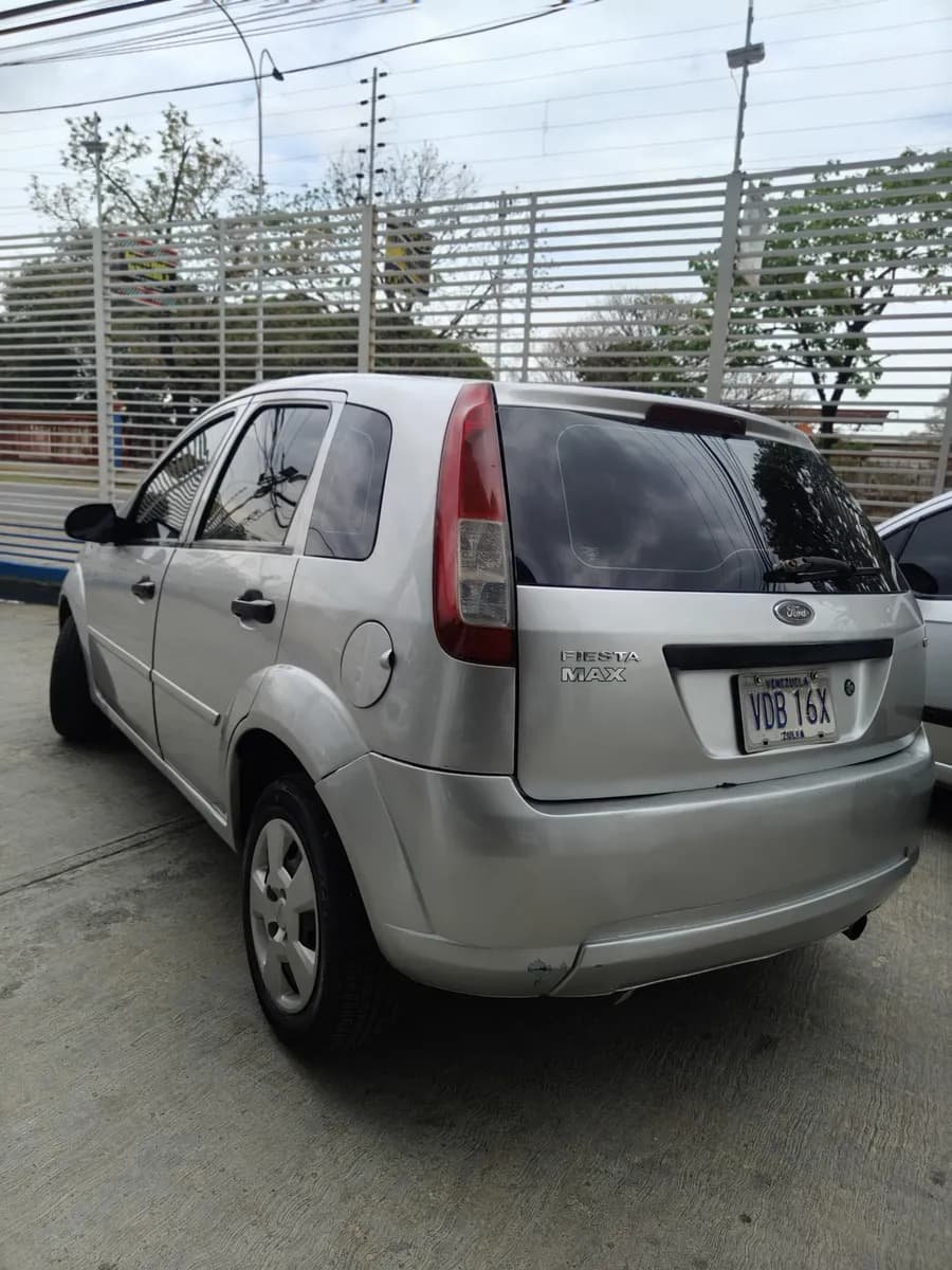 Ford Fiesta Max Automatico 2009 Plateado