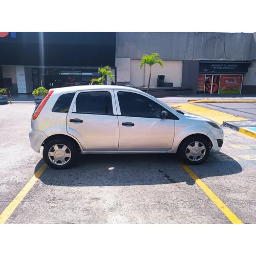 Ford Fiesta 2013 Plateado Caracas