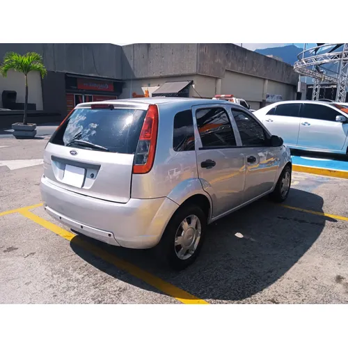 Ford Fiesta 2013 Plateado Caracas
