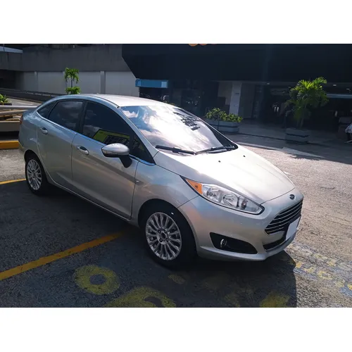 Ford Fiesta Titanium 2018 Plateado Caracas