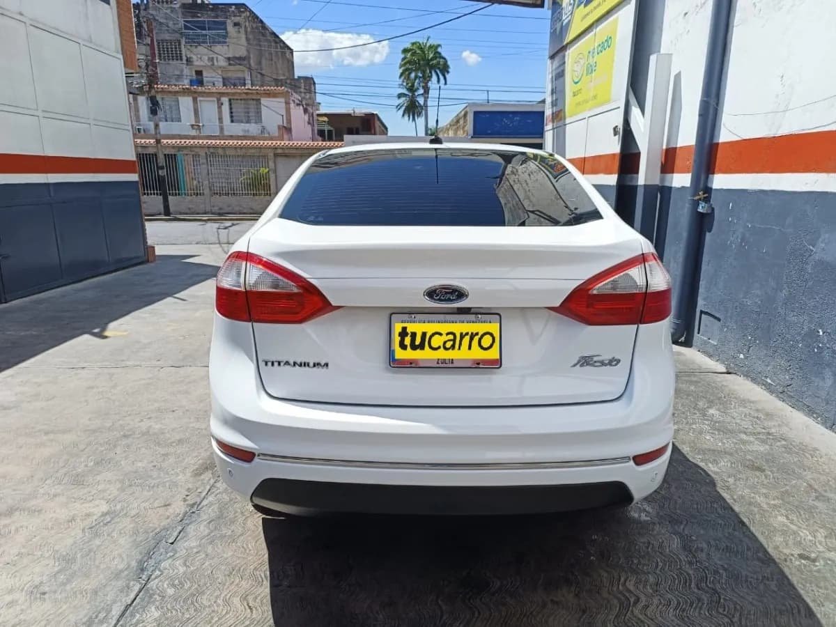Ford Fiesta Titanium 2014 Blanco Sedán