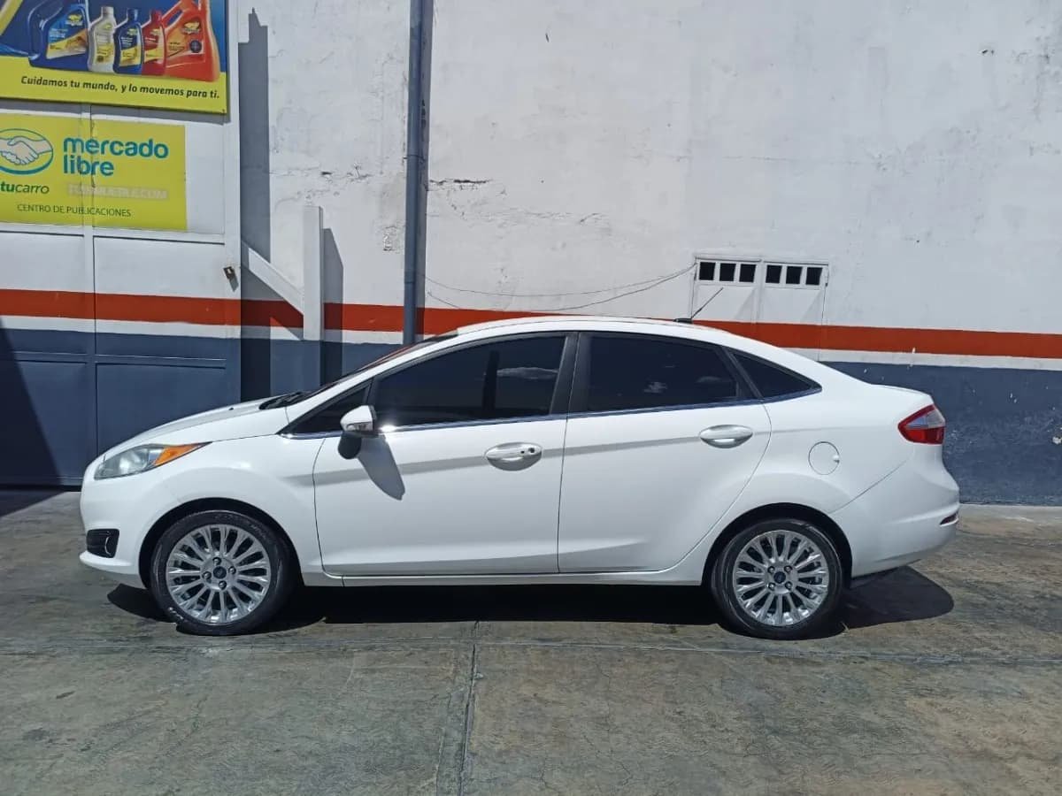 Ford Fiesta Titanium 2014 Blanco Sedán