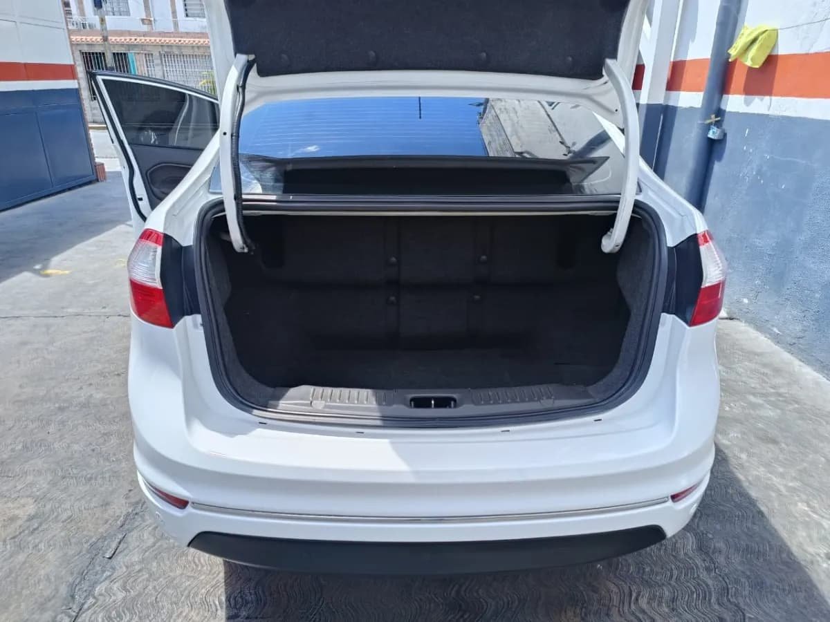Ford Fiesta Titanium 2014 Blanco Sedán