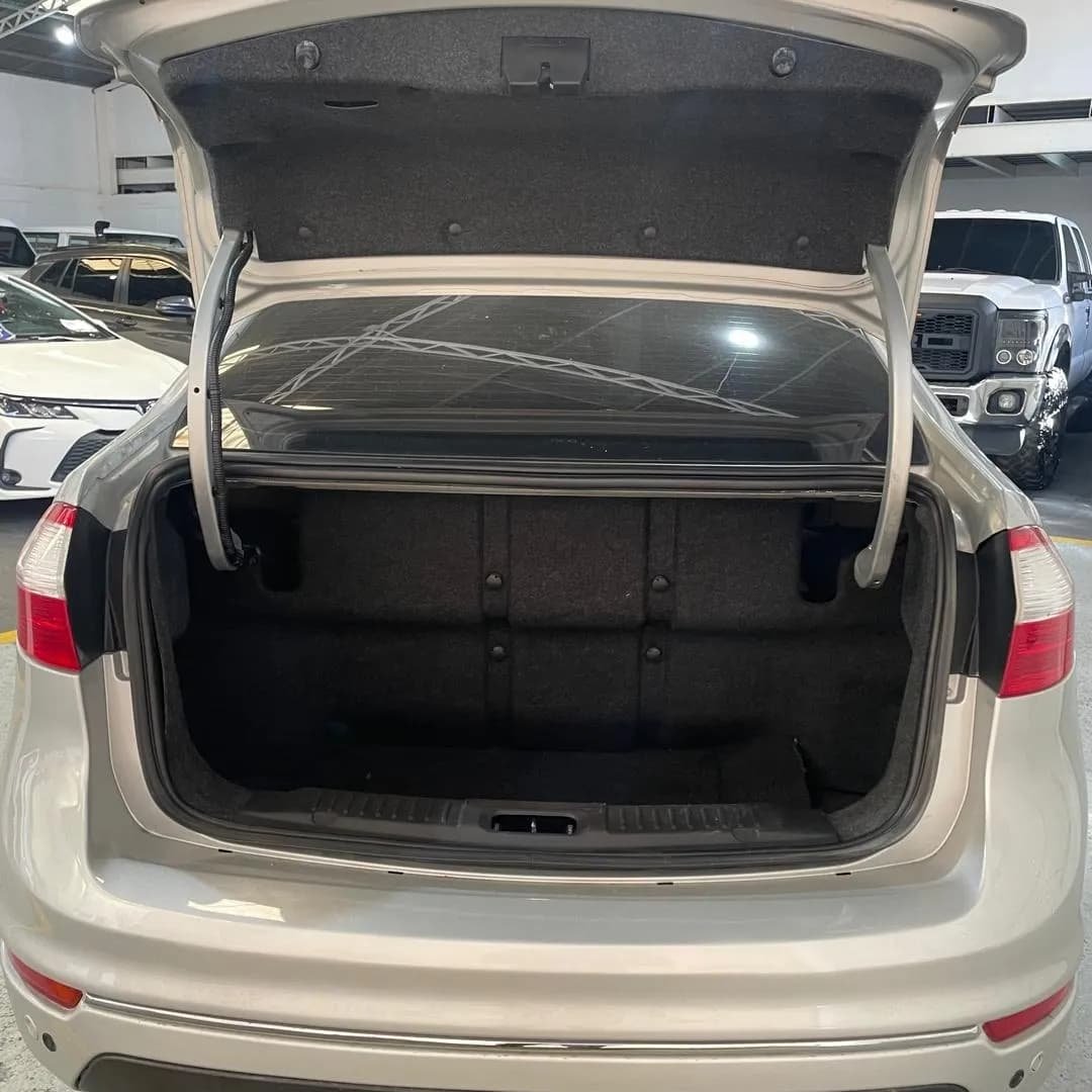 Ford Fiesta Titanium 2014 Plateado