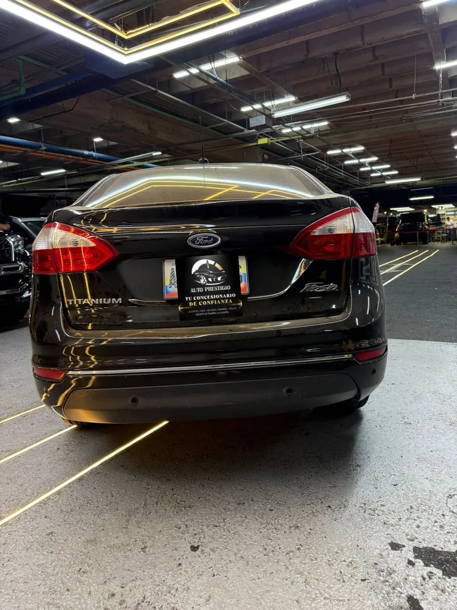 Ford Fiesta Titanium 2014 Negro Caracas