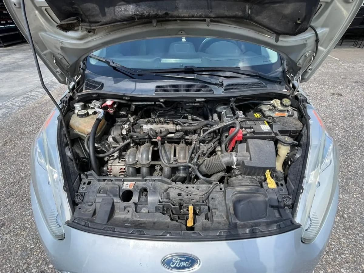Ford Fiesta Titanium 2015 automático Plateado