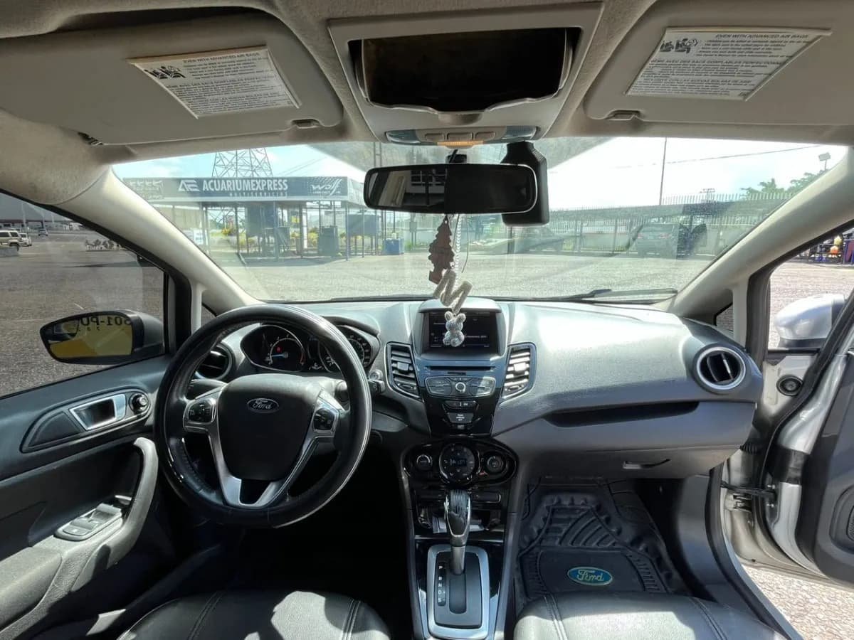 Ford Fiesta Titanium 2015 automático Plateado