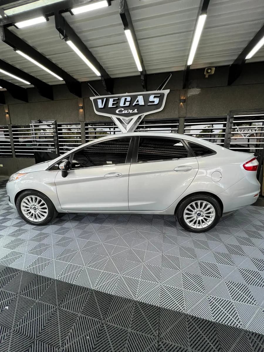 Ford Fiesta Titanium 2016 Plateado