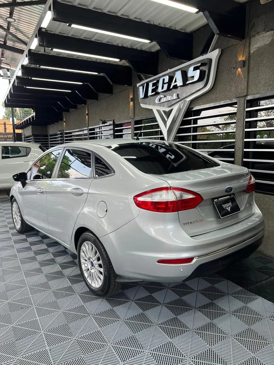 Ford Fiesta Titanium 2016 Plateado