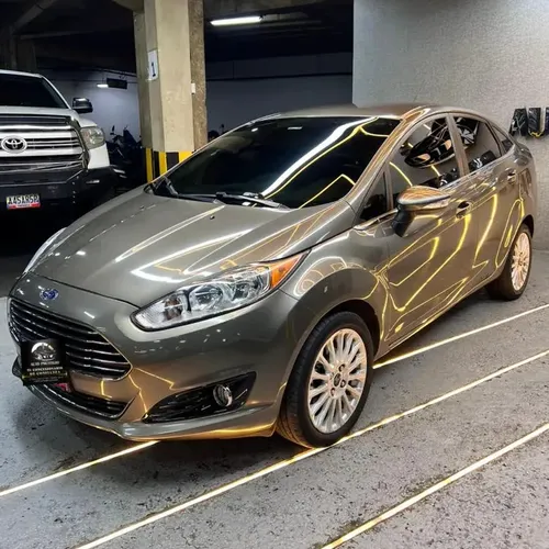 Ford Fiesta Titanium 2017 Gris Caracas