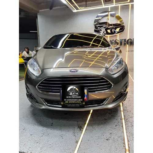 Ford Fiesta Titanium 2017 Gris Caracas