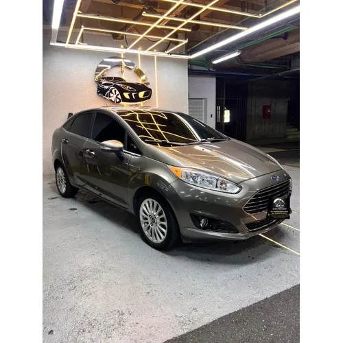 Ford Fiesta Titanium 2017 Gris Caracas