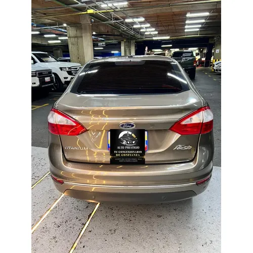 Ford Fiesta Titanium 2017 Gris Caracas