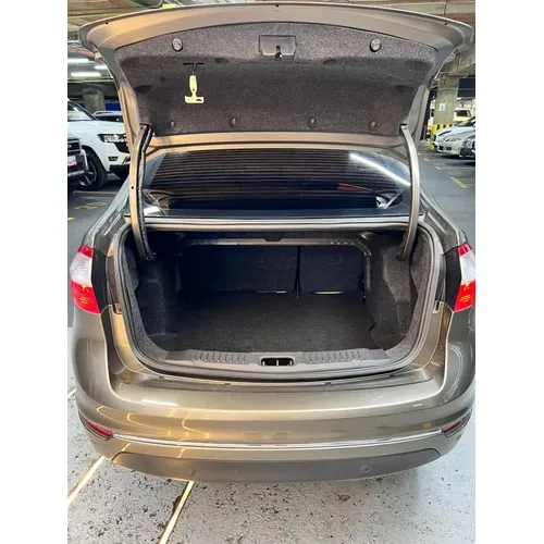 Ford Fiesta Titanium 2017 Gris Caracas