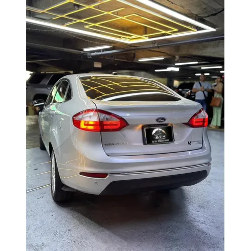 Ford Fiesta Titanium 2018 Plateado Caracas