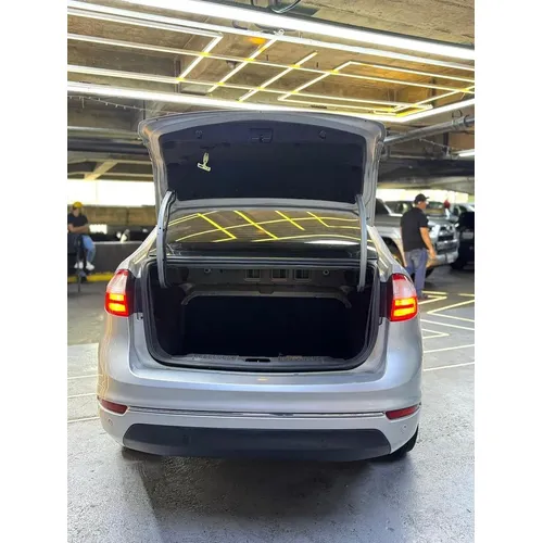 Ford Fiesta Titanium 2018 Plateado Caracas