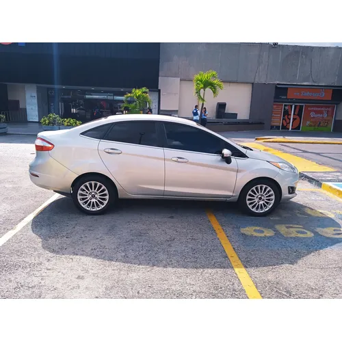 Ford Fiesta Titanium 2018 Plateado Caracas
