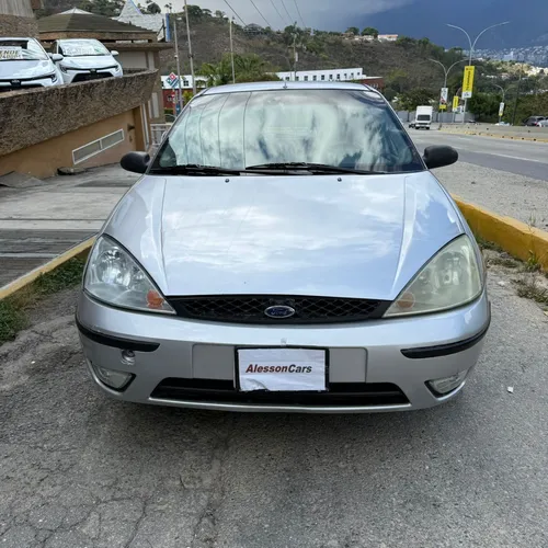 Ford Focus 2005 Plateado Caracas