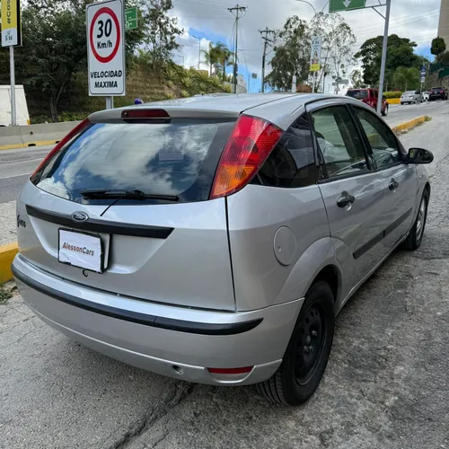Ford Focus 2005 Plateado Caracas