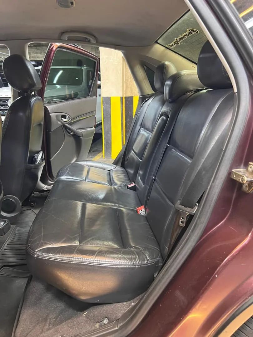Ford Focus 2005 sedan rojo7