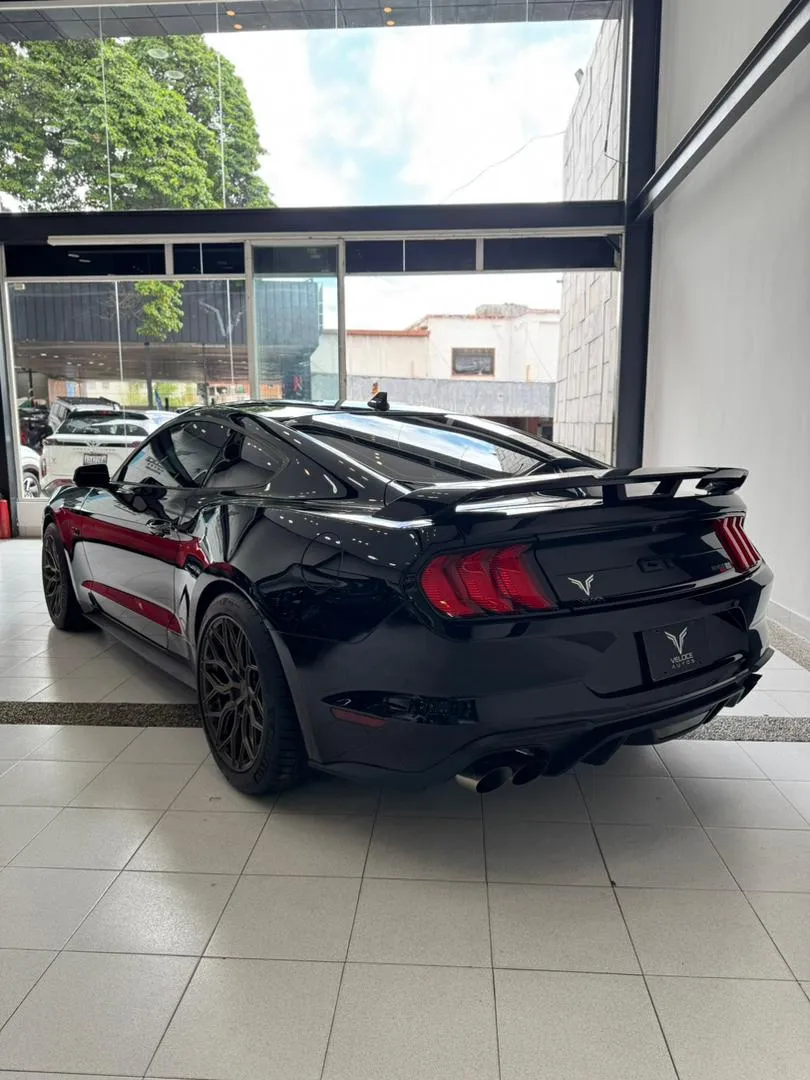 Ford Mustang GT 2021 negro11