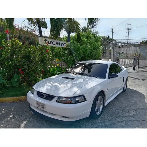 Ford Mustang GT 2000 Blanco Caracas