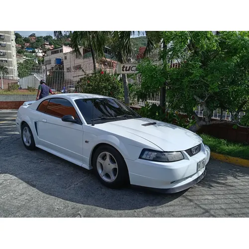Ford Mustang GT 2000 Blanco Caracas