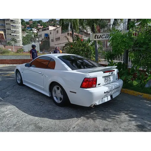 Ford Mustang GT 2000 Blanco Caracas