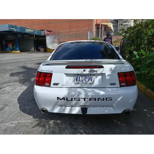 Ford Mustang GT 2000 Blanco Caracas