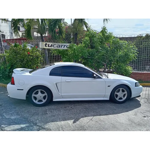 Ford Mustang GT 2000 Blanco Caracas