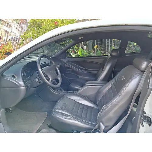 Ford Mustang GT 2000 Blanco Caracas