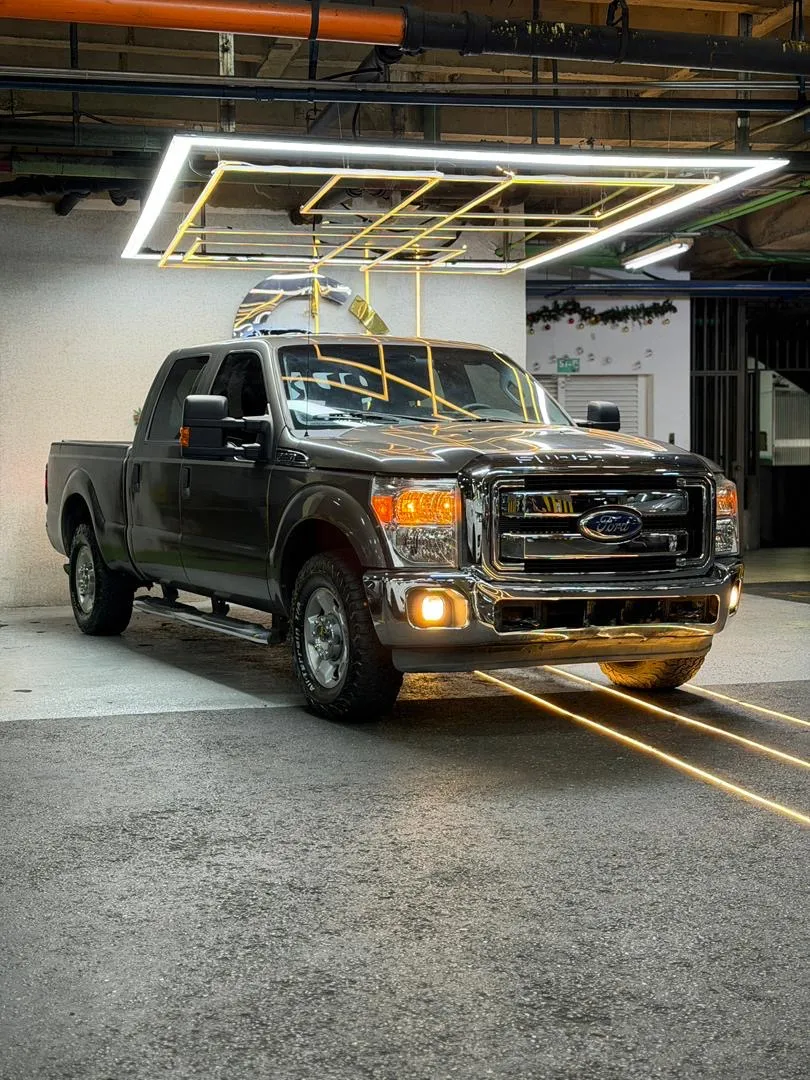 Ford F-250 Super Duty 2011 Gris Caracas
