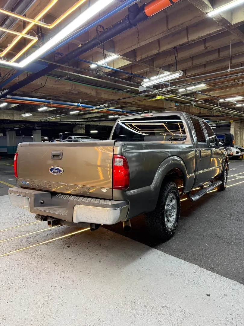 Ford F-250 Super Duty 2011 Gris Caracas