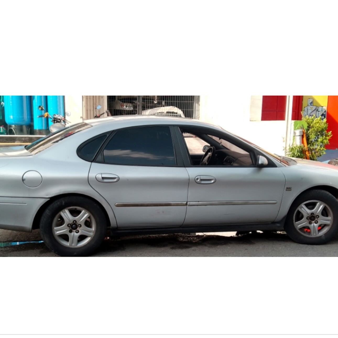 Ford Taurus SEL 2000 Plata