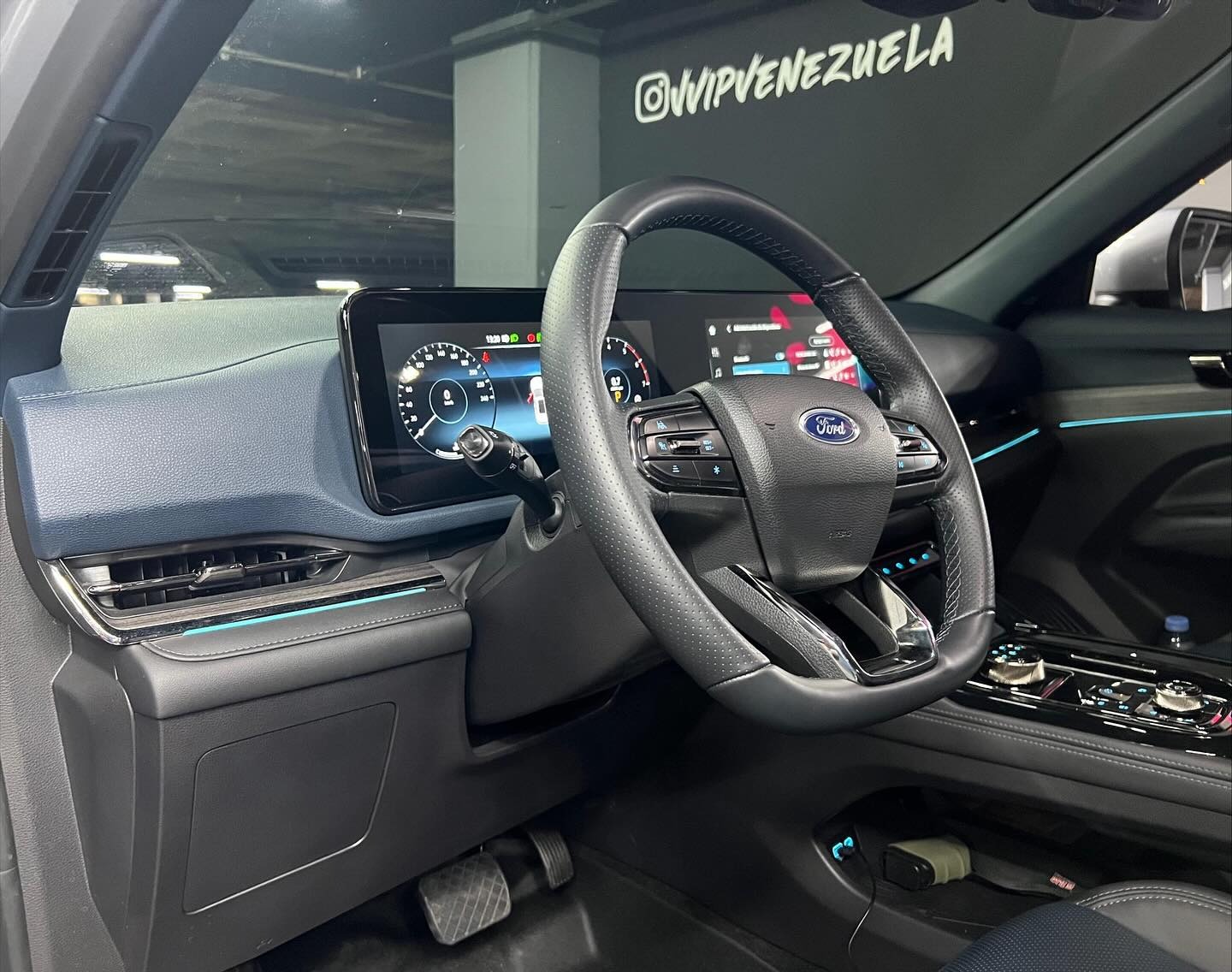Ford Territory Titanium 2025 gris5