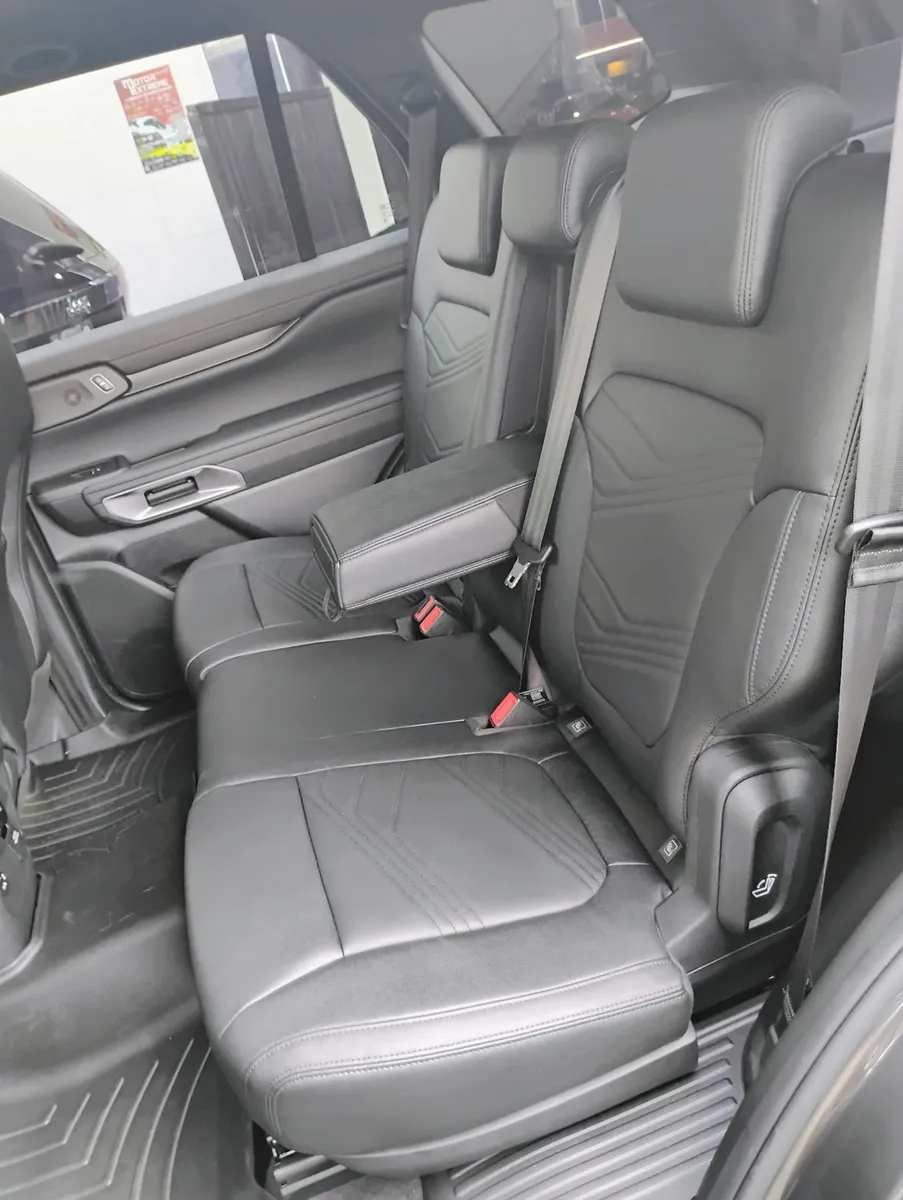 Ford Titanium everest 2025 gris5