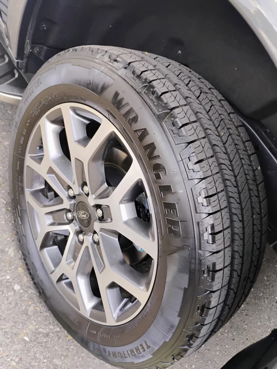 Ford Titanium everest 2025 gris6