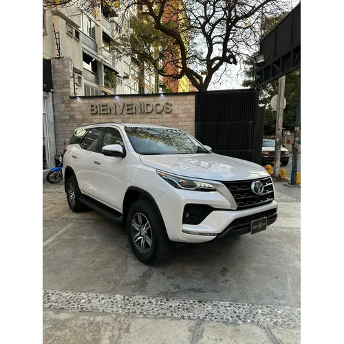 Toyota Fortuner 2025 Blanco Caracas