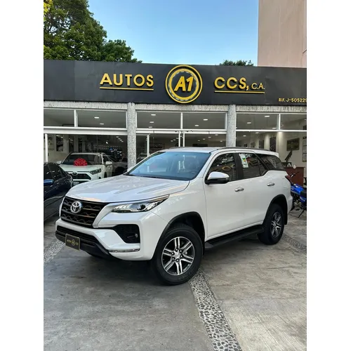 Toyota Fortuner 2025 Blanco Caracas