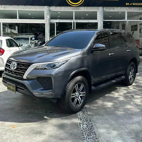 Toyota Fortuner 2024 Gris Caracas