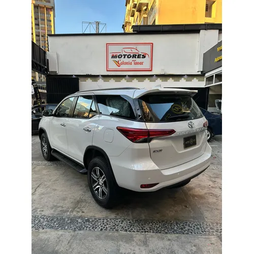 Toyota Fortuner 2025 Blanco Caracas