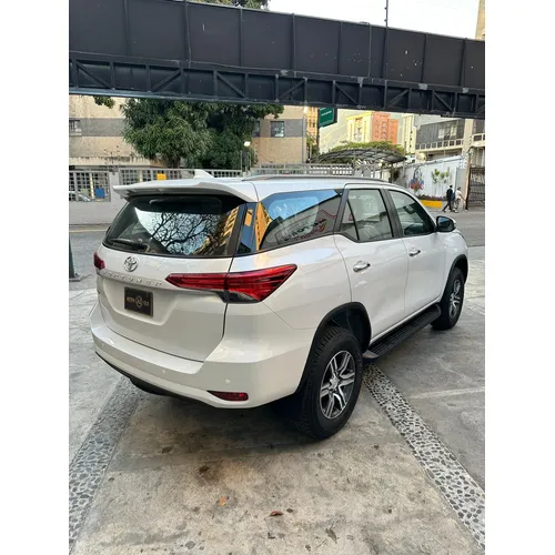 Toyota Fortuner 2025 Blanco Caracas