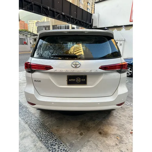Toyota Fortuner 2025 Blanco Caracas